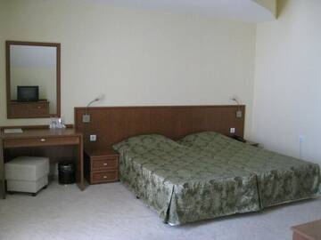 Фото номера Полулюкс с гидромассажной ванной Отель Hotel Elegance г. Асеновград 4