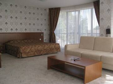 Фото номера Полулюкс с гидромассажной ванной Отель Hotel Elegance г. Асеновград 2