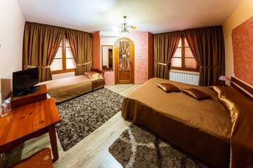Фото номера Трехместный номер с балконом Отель Family Hotel Ogi г. Асеновград 4